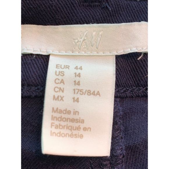 H&M Women’s Shorts Denim Size 14 1739 Stretch Navy Cuffed EUC Casual - Picture 5 of 6